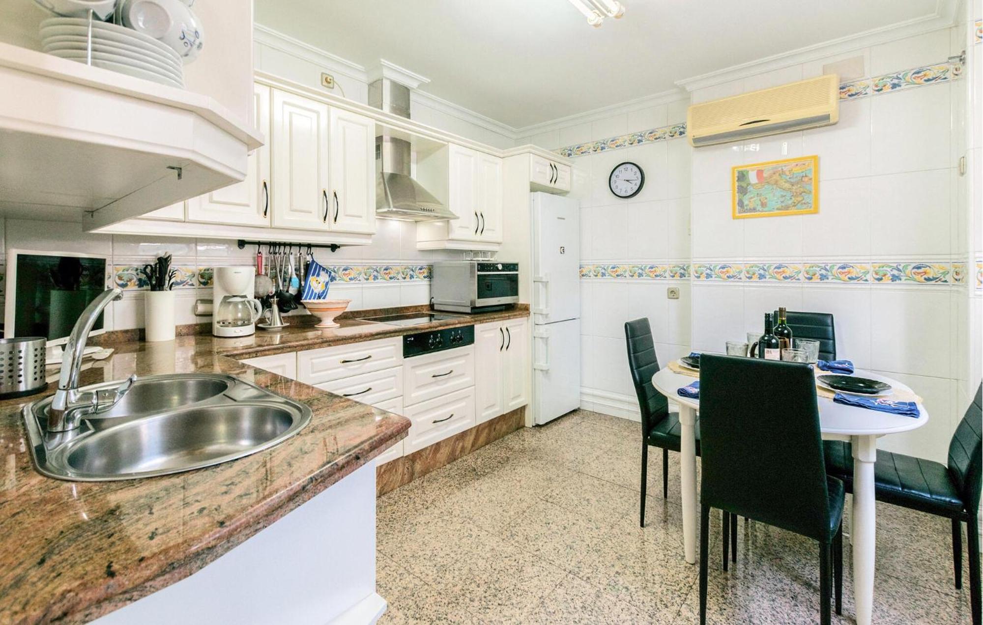 Cozy Apartment In Sevilla With Kitchen Eksteriør bilde